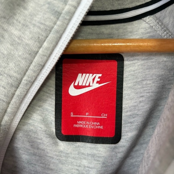 Nike Tech Fleece Moto Cape Jacket in Light Grey - Picture 6 of 9